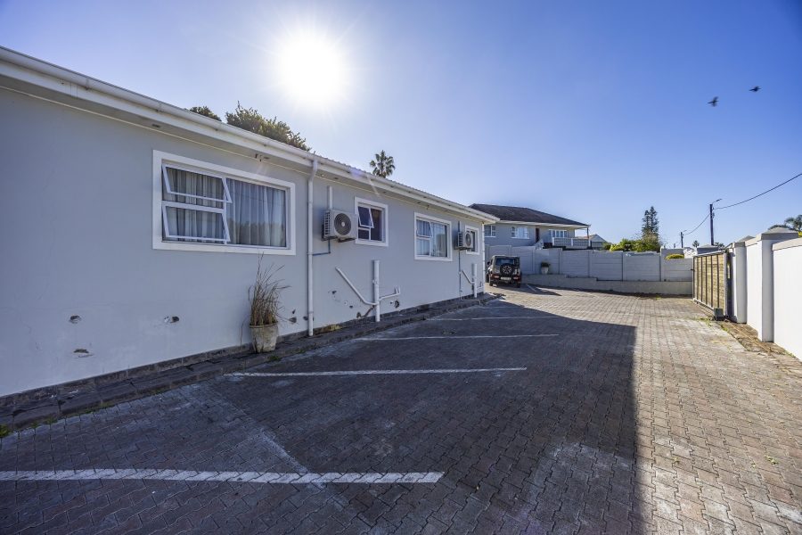 Commercial Property for Sale in Sunnyridge Eastern Cape